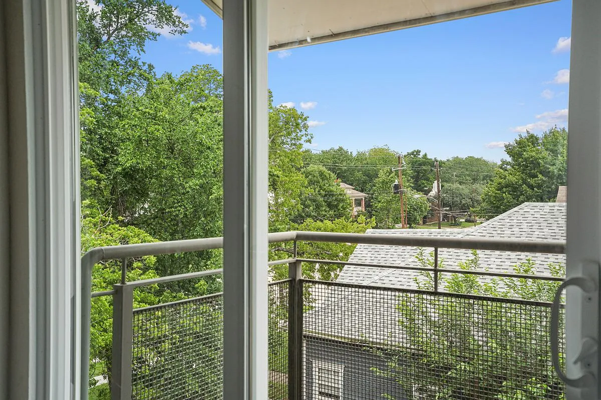 1 bed, 1.0 bath, 567 sqft, $900 — Photo 3