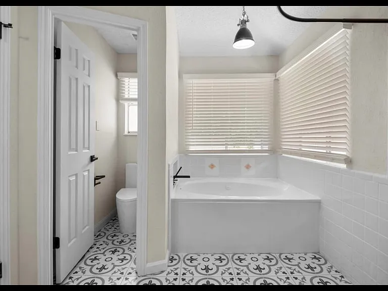 2311 Lexington Woods Dr — Photo 6
