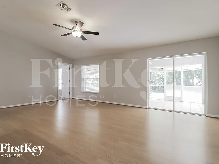 927 NW 10th Ave — Photo 2
