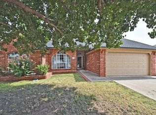 12118 SW 3rd St, Yukon, OK 73099