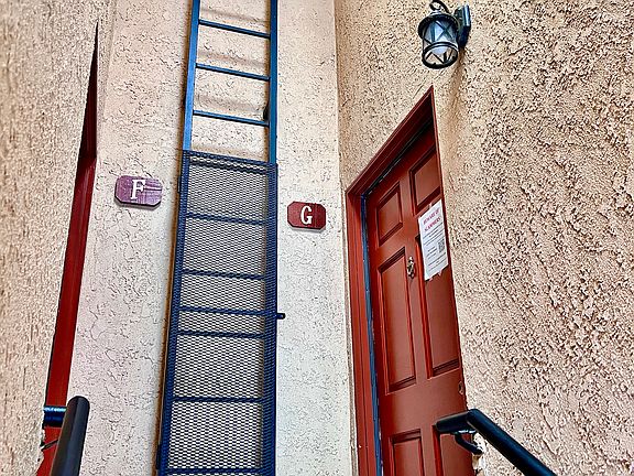 3rd image of 1402 W Victory Blvd APT G