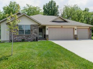 1086 S Meteor Ave, Springfield, MO 65802
