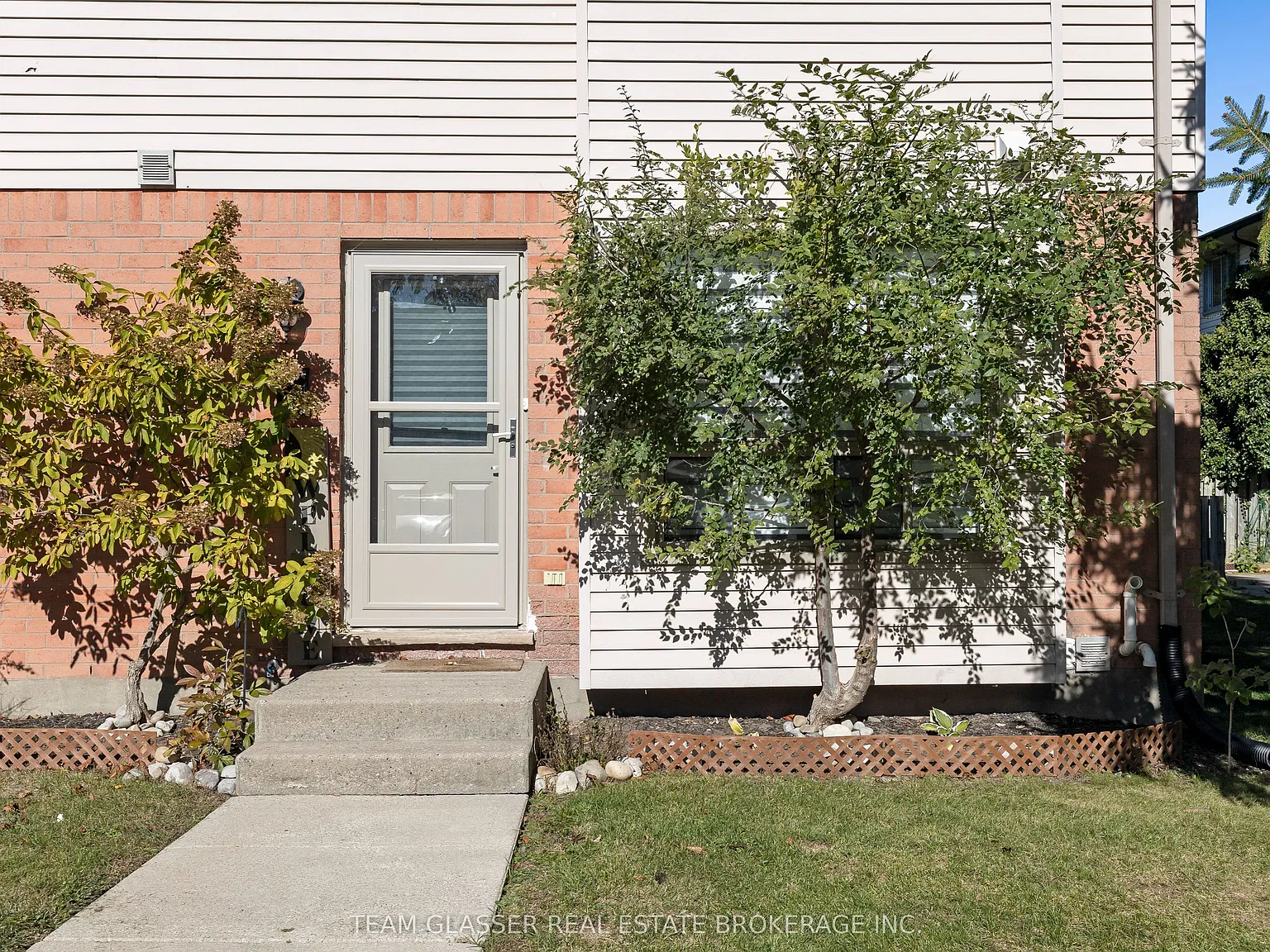 4 bed, $2,500 — Photo 2