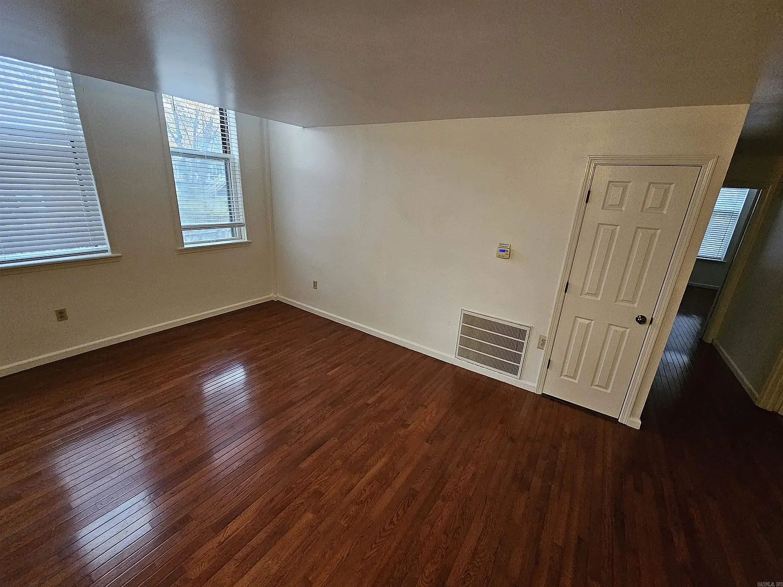 2 bed, 2.0 bath, 1100 sqft, $1,295 — Photo 3