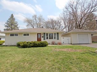 33 Johnathan Rd, Lake Zurich, IL 60047