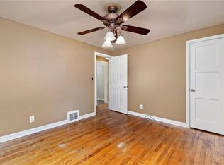 528 NE 43rd Ter, Kansas City, MO 64116