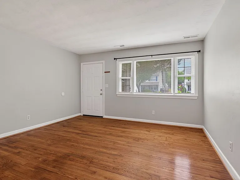 404 Roselynn Ln #B — Photo 12