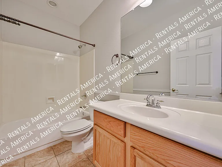 9710 S 45th Ave — Photo 17