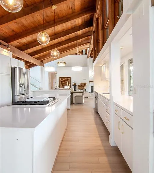 1296 Weybridge Ln — Photo 17
