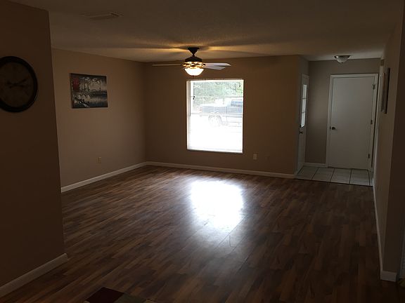 4th image of 1435 E Hubbard Ave