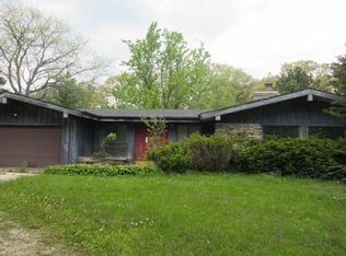 28W110 Garys Mill Rd, Winfield, IL 60190