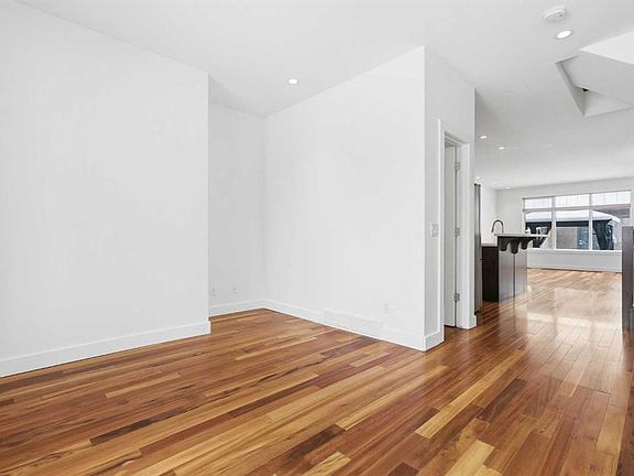 4th image of 2623 E 25a St SW