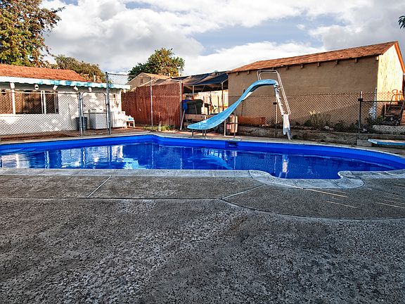 3rd image of 11504 Alclad Ave