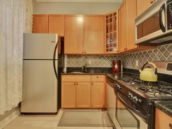 300 2nd St #1R, Jersey City, NJ 07302