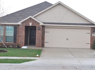 104 Magnolia Dr, Sanger, TX 76266