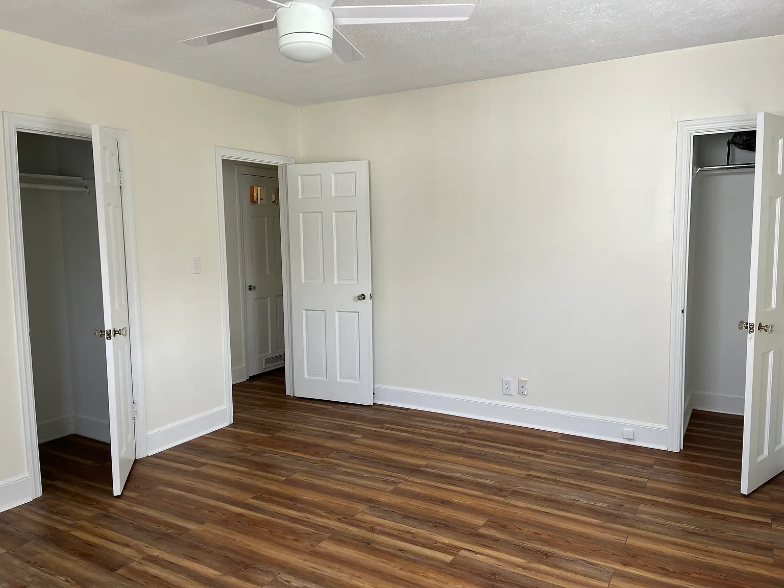 112 S Burton Pl — Photo 2