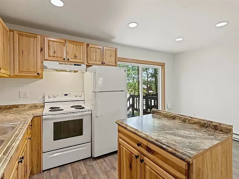 2 bed, $2,550 — Photo 2