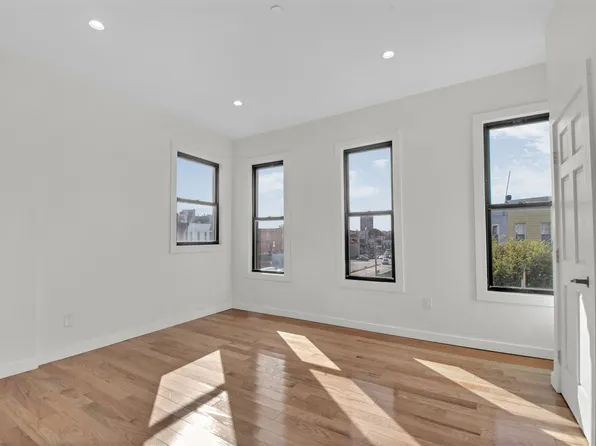 31 Roosevelt Place image 11 of 17