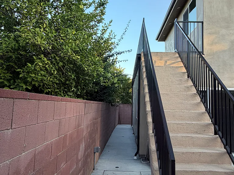 15362 1/2 Valerio St — Photo 27