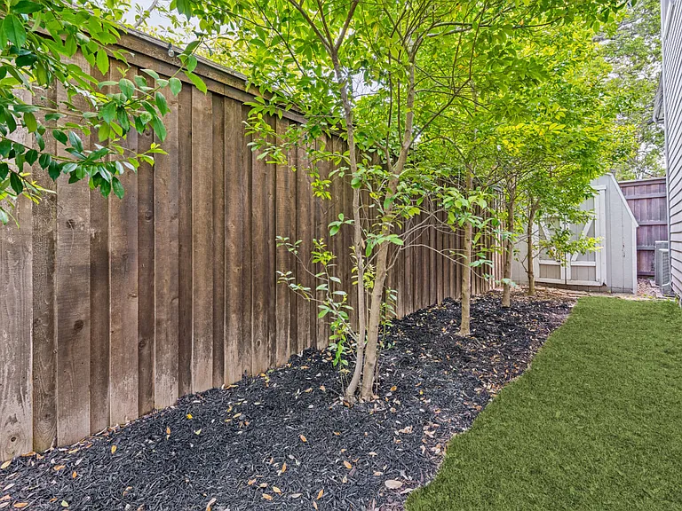 4556 Belclaire Ave — Photo 65