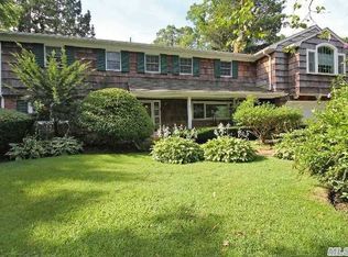8 Beattie Ct, Huntington, NY 11743