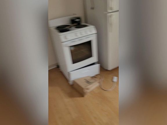 2nd image of 12A Lincoln St #4