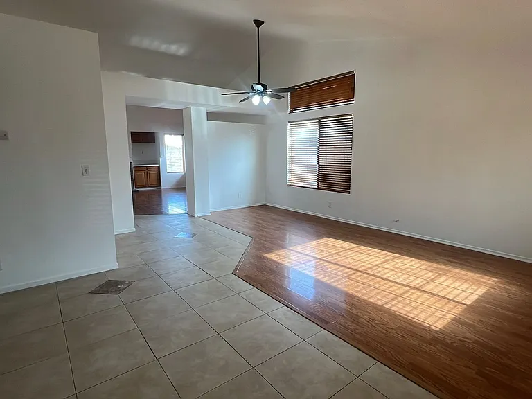 2121 Beechwood St — Photo 4