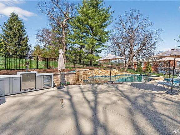 36th image of 10 Vouga Ln