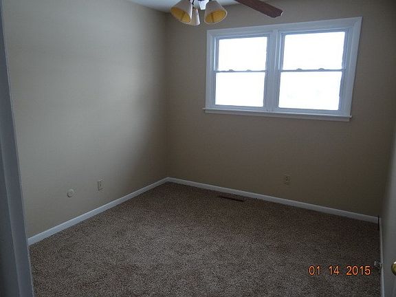 3rd image of 633 Ivy Ln