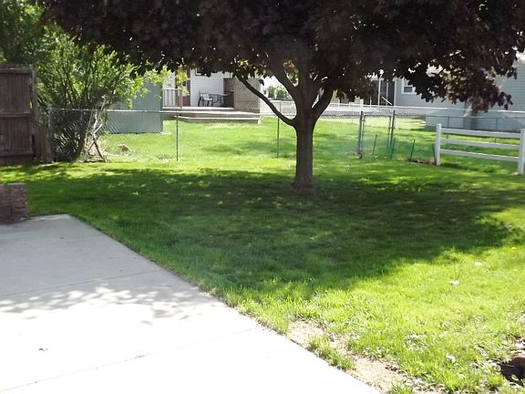 Nice yard for kids & pets