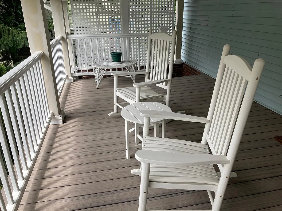 Front Porch - 7 Highland Ave