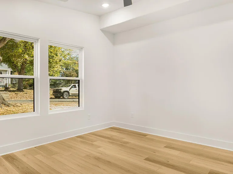 571 Buford St NW — Photo 18