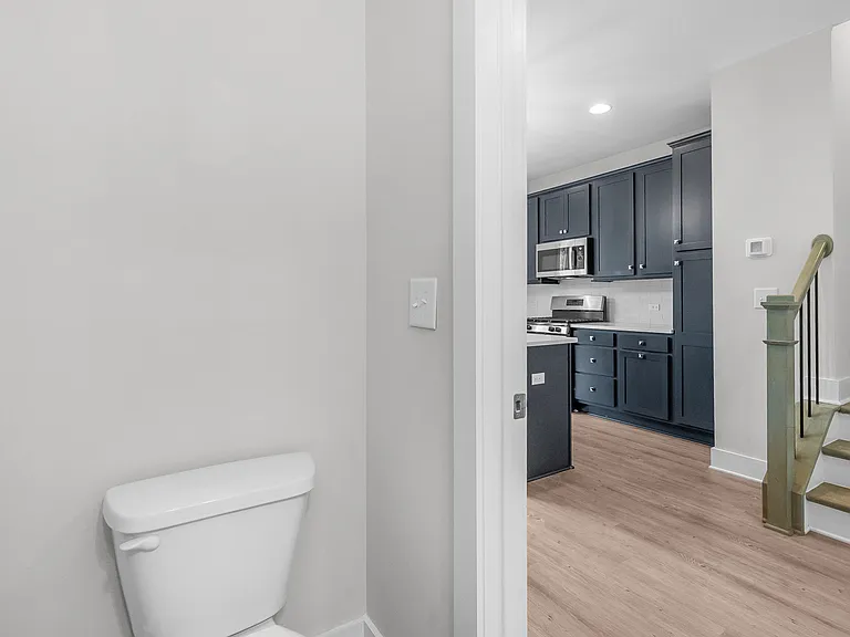 570 W End Dr — Photo 32
