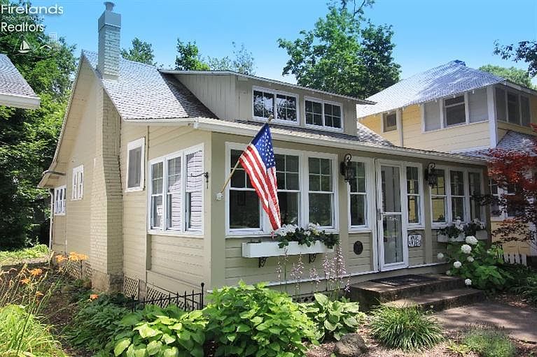 1st image of 417 Cherry Ave