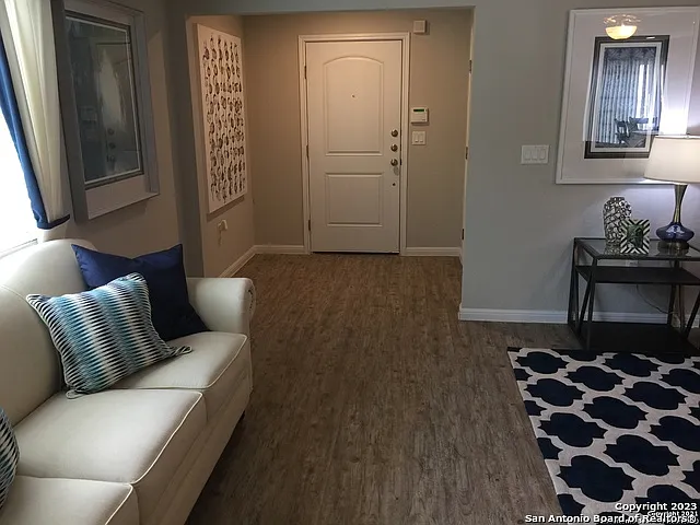 3 bed, 2.5 bath, 1690 sqft, $1,995 — Photo 3