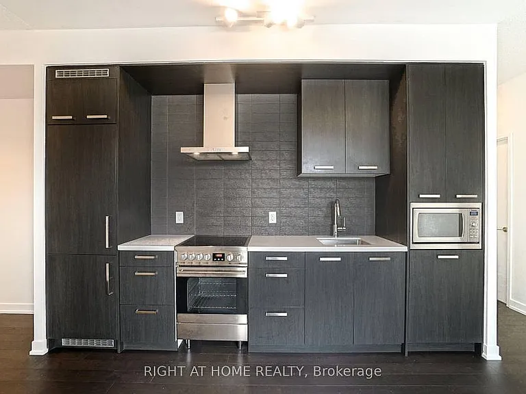 120 Bayview Ave #N821 — Photo 31