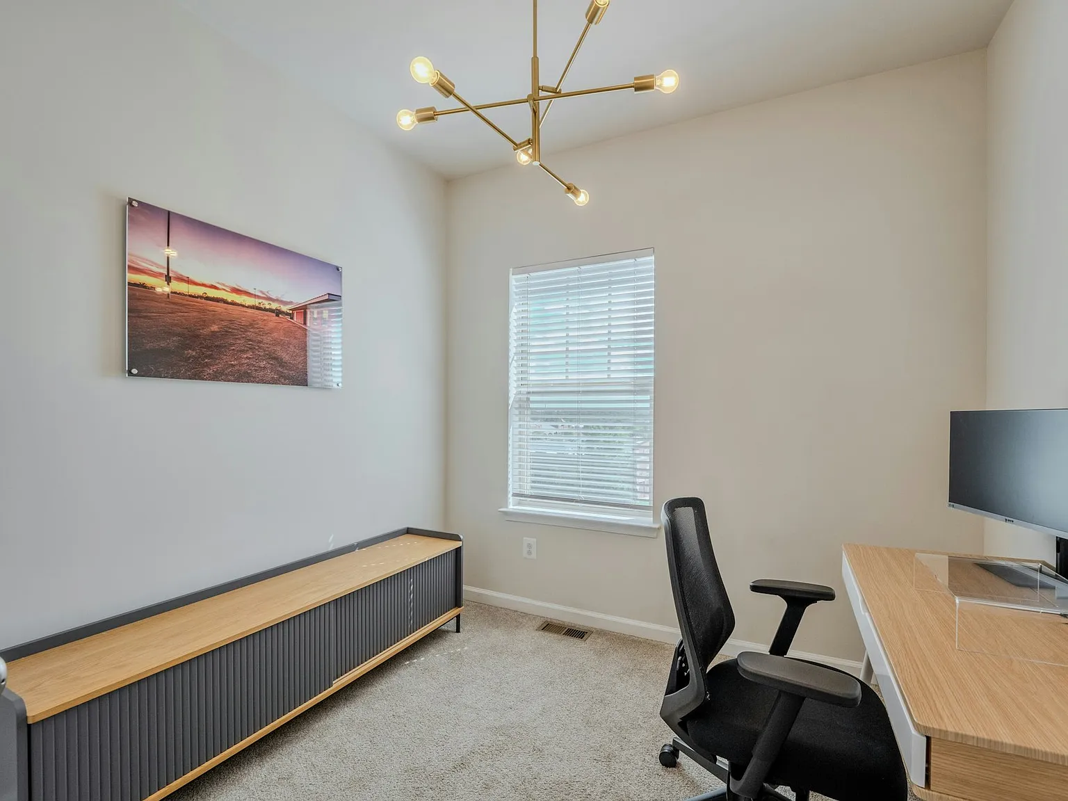 3 bed, 1966 sqft, $3,400 — Photo 3