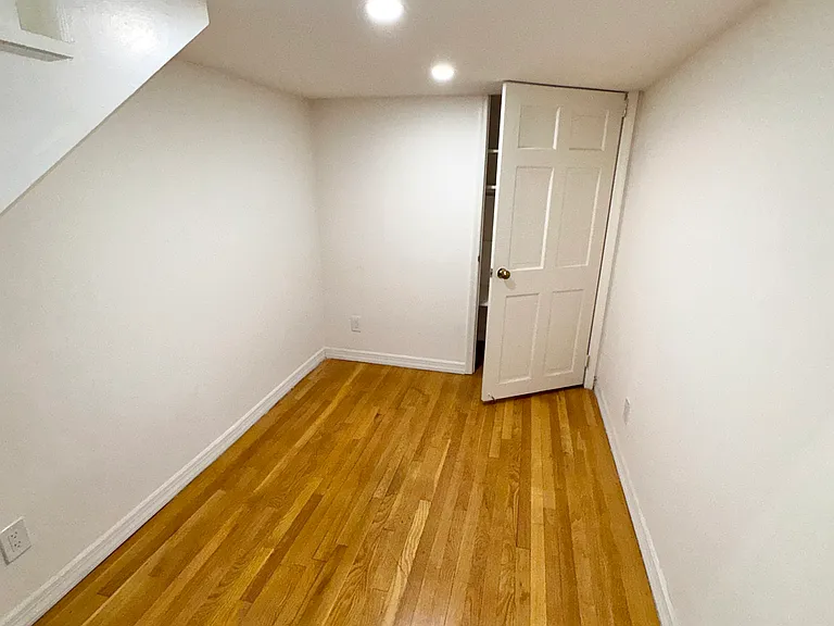 414 W 22nd St #7 — Photo 8
