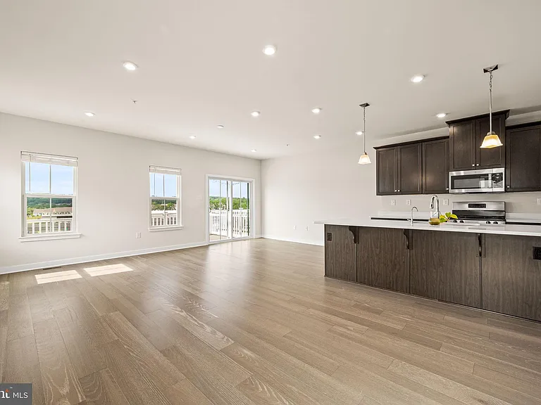 220 Chase Dr — Photo 10