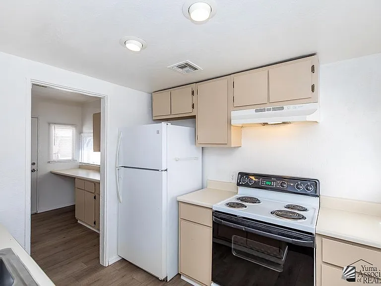 236 S 3rd Ave — Photo 6