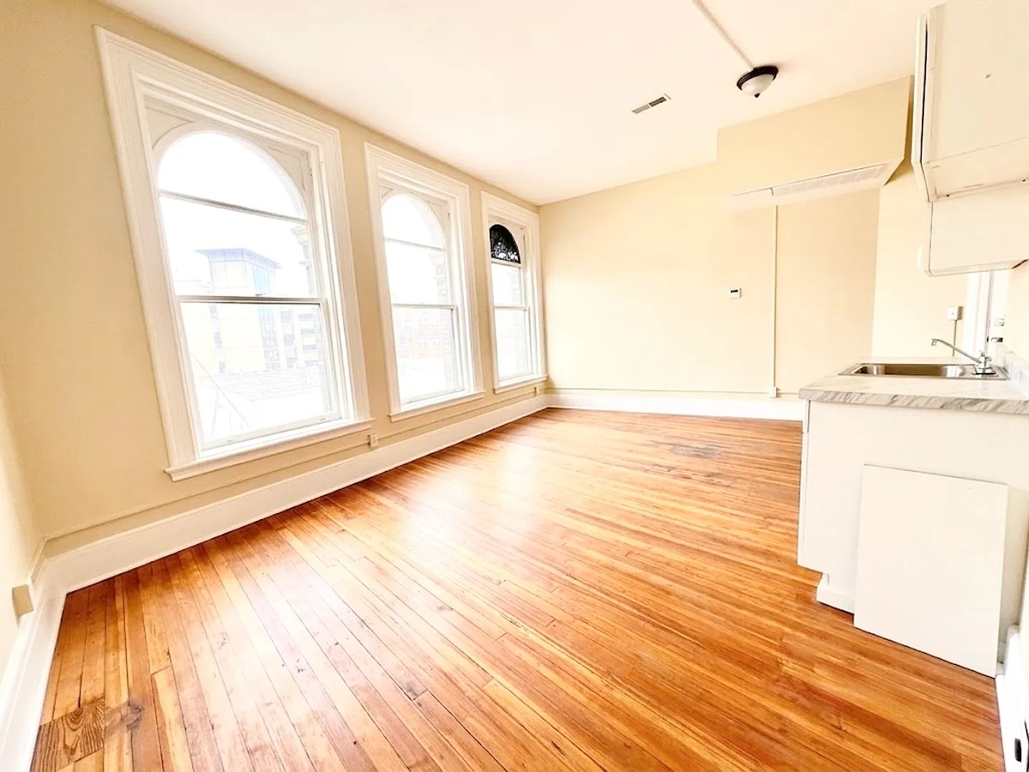 105 Bank St — Photo 3