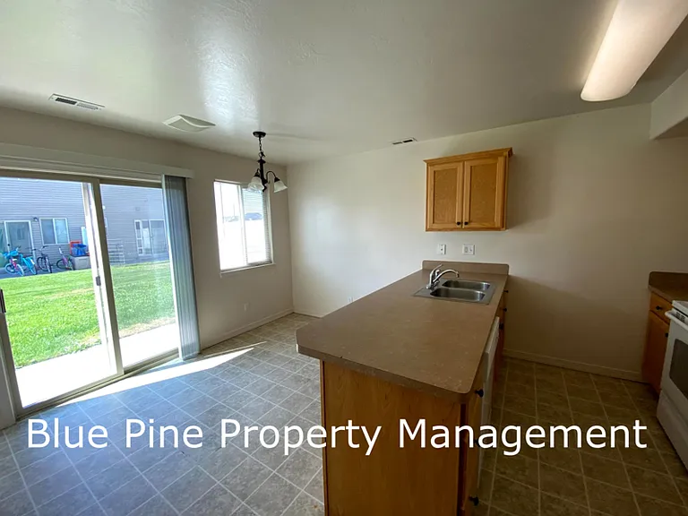 1512 N Stevens Dr #B — Photo 4