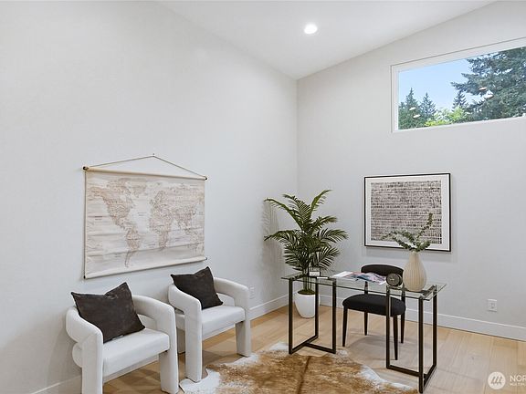 5th image of 719 Edmonds Way