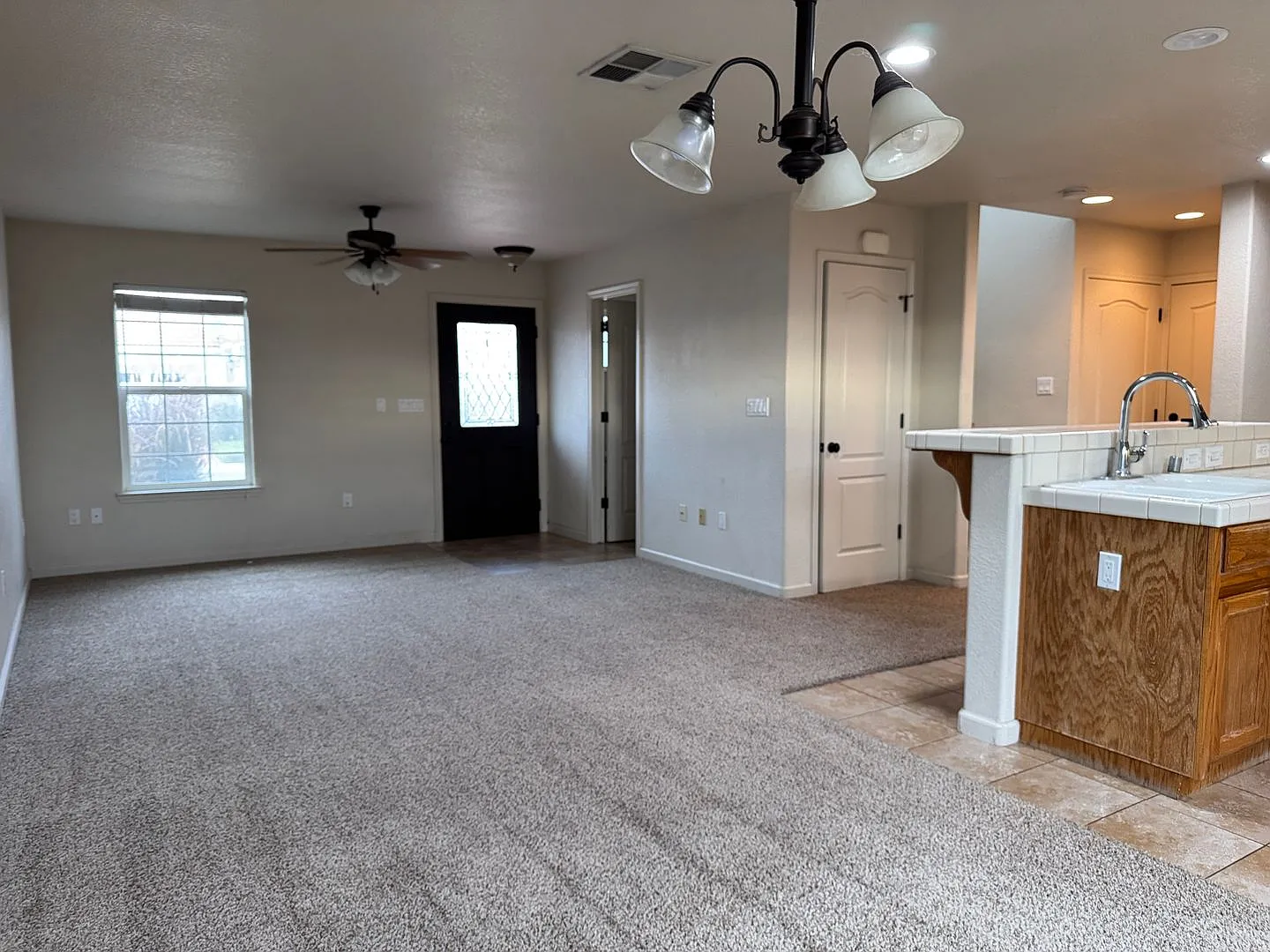 Beautiful Gustine Home Available In Gated Community — Photo 4