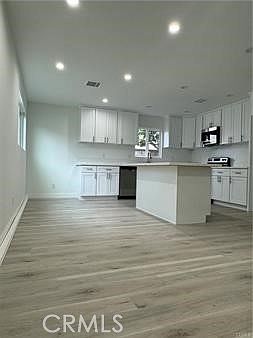 1st image of 614 S 3rd St