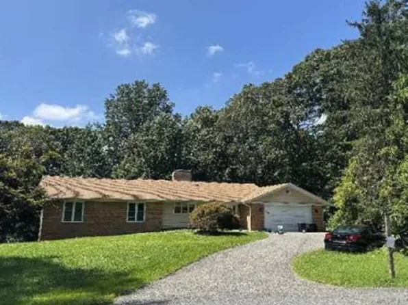 1790 Stone Dr, Huntingtown, MD 20639