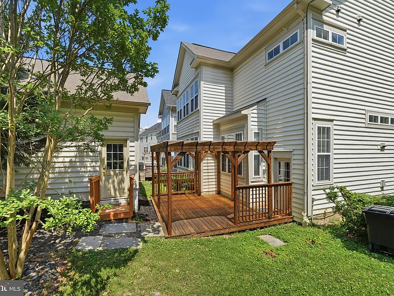 13131 Clarksburg Square Rd — Photo 50