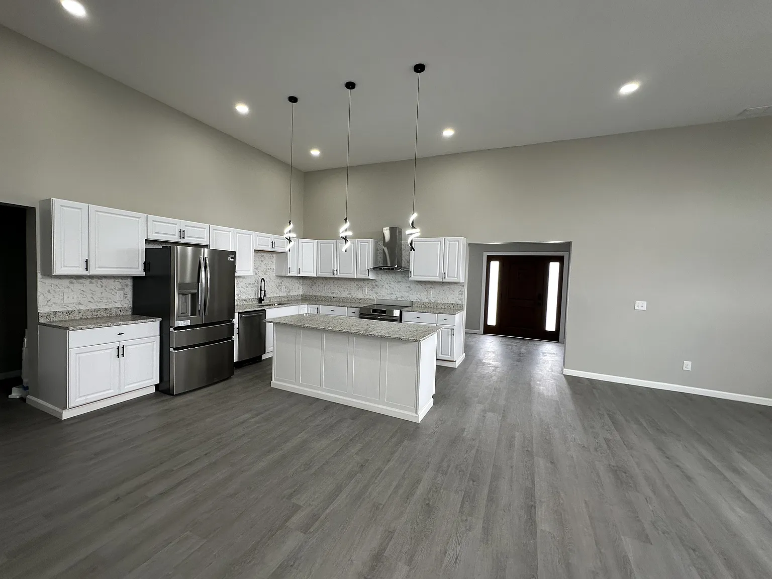 4 bed, 2750 sqft, $3,300 — Photo 2