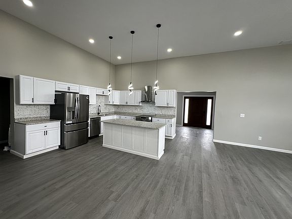 2nd image of 8885 Peters Rd