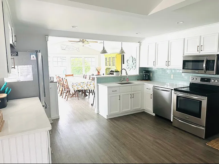 21 Town Beach Rd — Photo 7